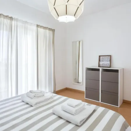 Chill W Pool - Da Rocha Apartman